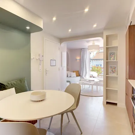 Alma Florian 4 People With Terrace Daire *