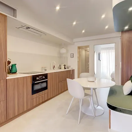 Daire Alma Florian 4 People With Terrace Cannes